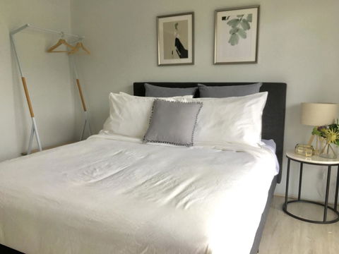 The Wheelhouse - 2BR Waterfront Apt In Town - Kempsey Accommodation 7