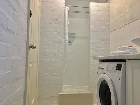 The Wheelhouse - 2BR Waterfront Apt In Town - Kempsey Accommodation 14