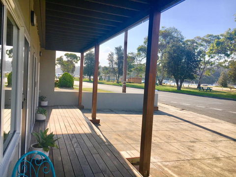 The Wheelhouse - 2BR Waterfront Apt In Town - Kempsey Accommodation 17