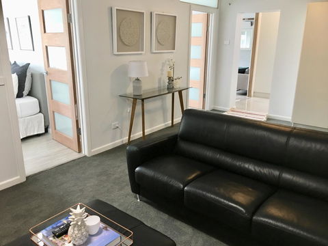 The Wheelhouse - 2BR Waterfront Apt In Town - Kempsey Accommodation 10