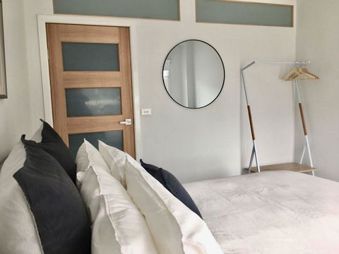 The Wheelhouse - 2BR Waterfront Apt In Town - Kempsey Accommodation 5