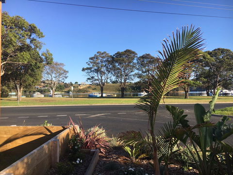 The Wheelhouse - 2BR Waterfront Apt In Town - Kempsey Accommodation 15