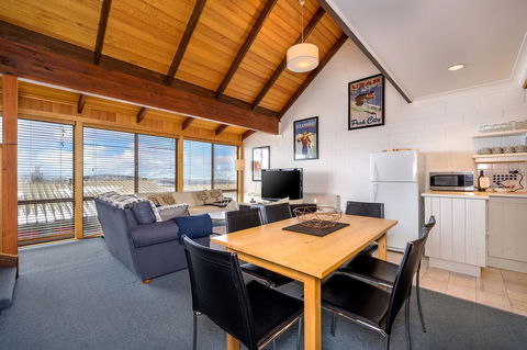 FOUNTAINS 3, Mount Hotham - Kempsey Accommodation 2