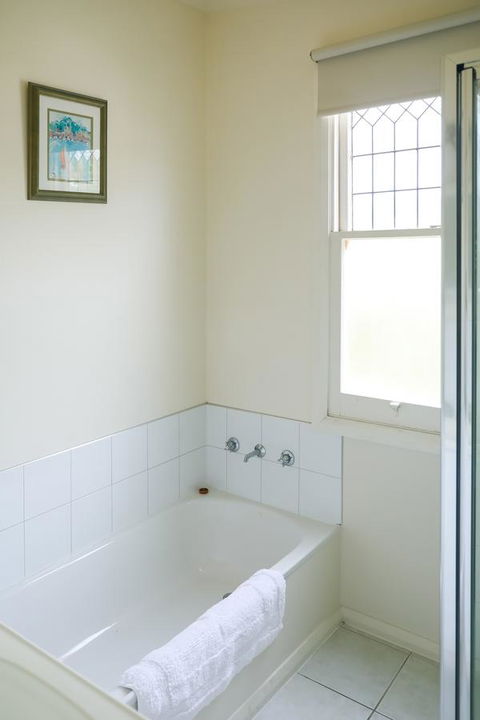 Miss Pym's Cottage - Kempsey Accommodation 10