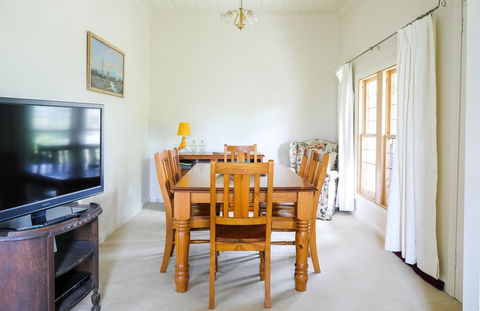 Miss Pym's Cottage - Kempsey Accommodation 39