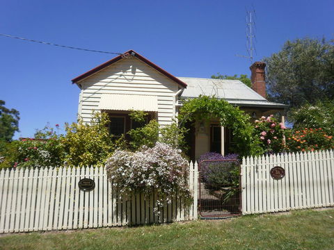 Miss Pym's Cottage - Kempsey Accommodation 0