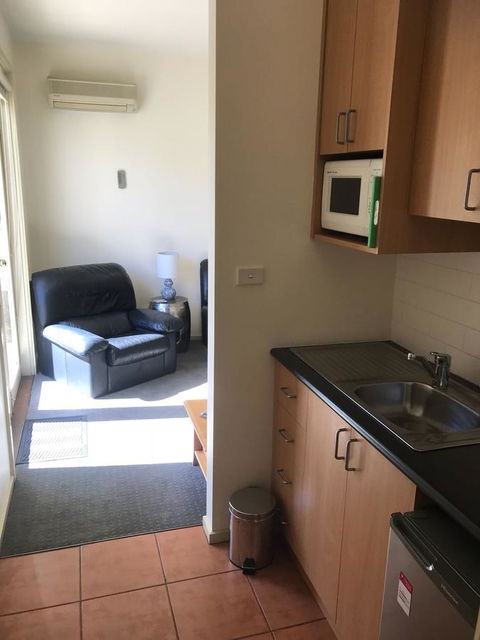 Lakeside Conti Villas - Kempsey Accommodation 9