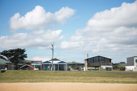 Stunning Waterfront Only 10 Minutes To Phillip Island - FREE EV UNIT 7kW For Electric Cars - Pet Friendly, Fireplace FREE WIFI Wine & Chocolates - Kempsey Accommodation 26