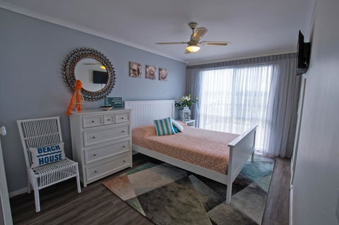 Stunning Waterfront Only 10 Minutes To Phillip Island - FREE EV UNIT 7kW For Electric Cars - Pet Friendly, Fireplace FREE WIFI Wine & Chocolates - Kempsey Accommodation 2