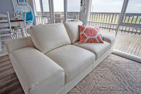 Stunning Waterfront Only 10 Minutes To Phillip Island - FREE EV UNIT 7kW For Electric Cars - Pet Friendly, Fireplace FREE WIFI Wine & Chocolates - Kempsey Accommodation 14