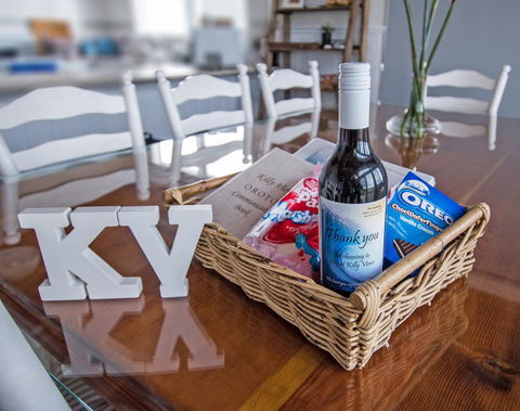 Stunning Waterfront Only 10 Minutes To Phillip Island - FREE EV UNIT 7kW For Electric Cars - Pet Friendly, Fireplace FREE WIFI Wine & Chocolates - Kempsey Accommodation 3