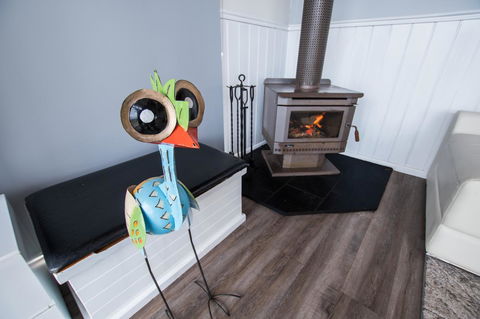 Stunning Waterfront Only 10 Minutes To Phillip Island - FREE EV UNIT 7kW For Electric Cars - Pet Friendly, Fireplace FREE WIFI Wine & Chocolates - Kempsey Accommodation 12