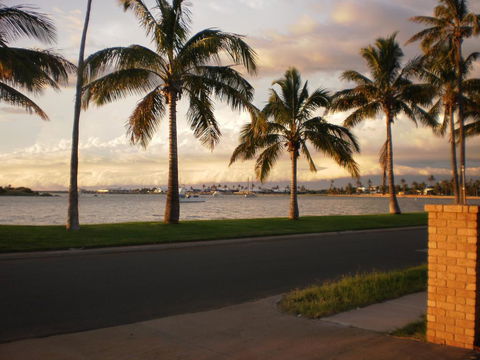 The Carnarvon Luxury Canal Home - Kempsey Accommodation 1