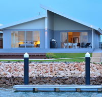 The Carnarvon Luxury Canal Home - Kempsey Accommodation