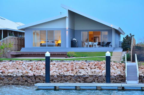 The Carnarvon Luxury Canal Home - Kempsey Accommodation 0