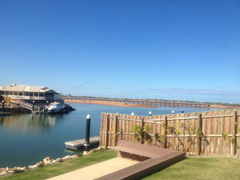 The Carnarvon Luxury Canal Home - Kempsey Accommodation 2