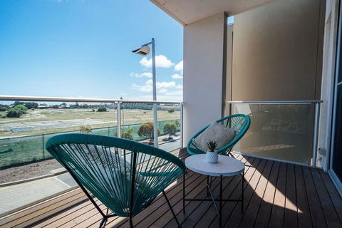 The Cove @ New Port-Pool - Spa - Sauna - Gym & More - Kempsey Accommodation 1