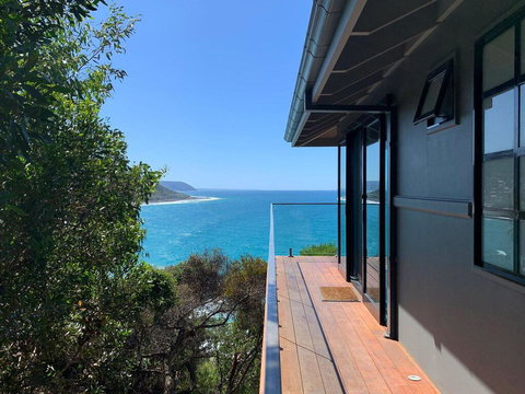 THE DECK HOUSE - A WYE RIVER ICON - Kempsey Accommodation 3