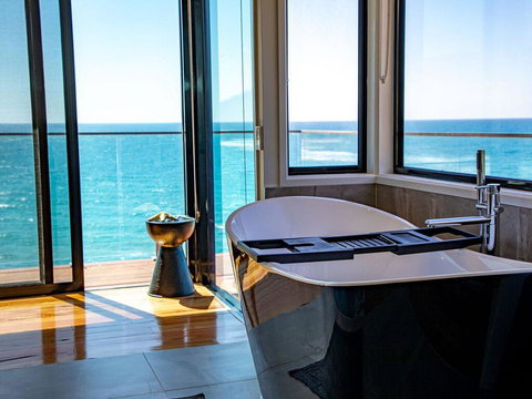 THE DECK HOUSE - A WYE RIVER ICON - Kempsey Accommodation 2