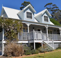 The Doll's House - Charming 2 bedroom cottage just a short walk from the village - Kempsey Accommodation