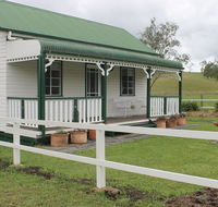 The Dollhouse Cottage - Kempsey Accommodation