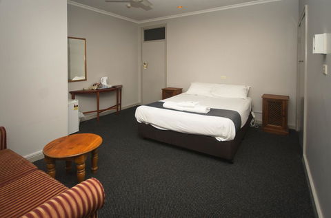 The George Hotel - Kempsey Accommodation 3