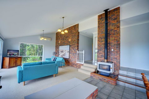 The Hillside House - Kempsey Accommodation 2