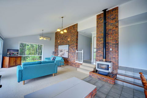 The Hillside House - Kempsey Accommodation 2
