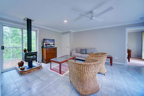 The Hillside Villa - Kempsey Accommodation 2