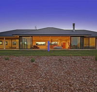 The Junction - contemporary meets river country - Kempsey Accommodation