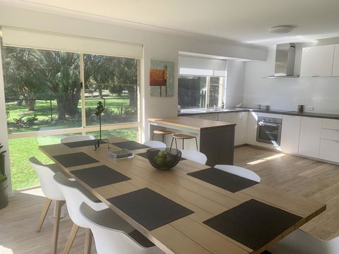 The Lake House - Kempsey Accommodation 2