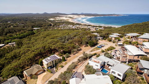 The Lookout - Ultra Modern And Luxurious - Kempsey Accommodation 3