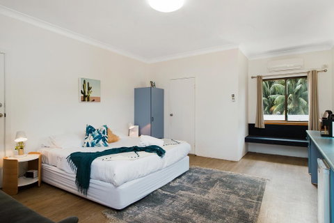 The Med Crescent Head - Kempsey Accommodation 1