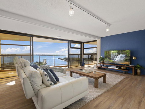 The Penthouse @ Point Cartwright - INSTANT HOTEL WINNER 2019 - Kempsey Accommodation 1
