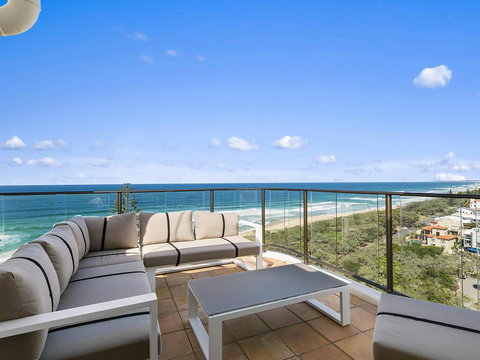 The Penthouse @ Point Cartwright - INSTANT HOTEL WINNER 2019 - Kempsey Accommodation 3