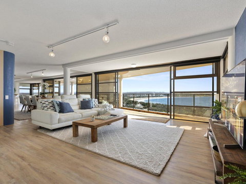 The Penthouse @ Point Cartwright - INSTANT HOTEL WINNER 2019 - Kempsey Accommodation 0
