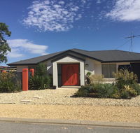The Red Door - Kempsey Accommodation