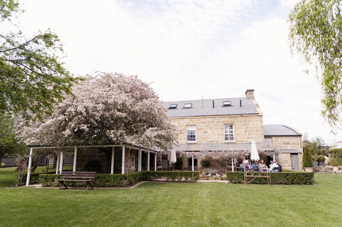 The Red Feather Inn - Kempsey Accommodation 2