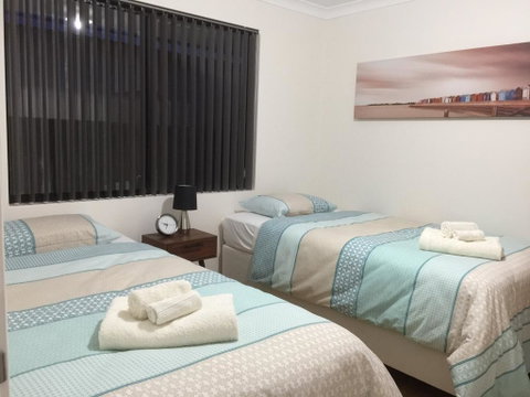 The Royal Dolphin Holiday Home - Kempsey Accommodation 2