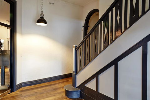 The Royal Hotel, Drouin - Kempsey Accommodation 2