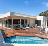 The Sanctuary Stunning. Hot tub spa  Linen - Kempsey Accommodation