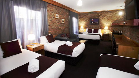 The Settlement Historic Hotel - Kempsey Accommodation 3