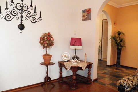 The Spanish Retreat And BnB - 24 Hrs - Kempsey Accommodation 2