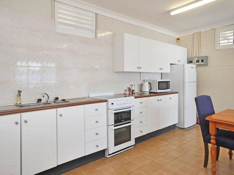 The Studio On The Lake @ Fishing Point, Lake Macquarie - Honestly Put The Line In And Catch Fish - Kempsey Accommodation 3