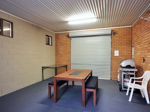 The Studio On The Lake @ Fishing Point, Lake Macquarie - Honestly Put The Line In And Catch Fish - Kempsey Accommodation 2