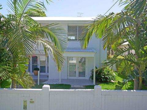 The White House', 25 Tomaree Road - Fantastic House With Pool, Linen FOXTEL & WII-U - Kempsey Accommodation 3