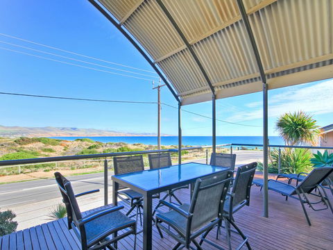 Through The Looking Glass - Kempsey Accommodation 0