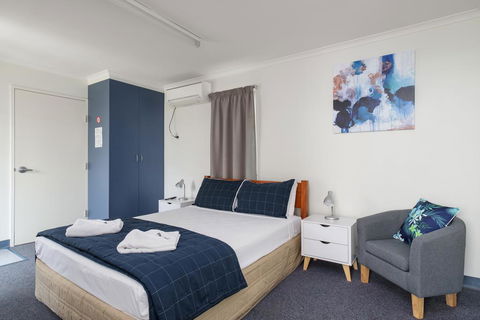 Tin Can Bay's Sleepy Lagoon Motel - Kempsey Accommodation 3
