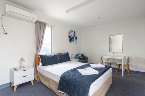 Tin Can Bay's Sleepy Lagoon Motel - Kempsey Accommodation 2