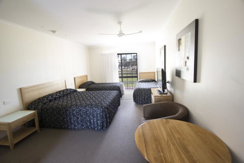 Tocumwal Golf Resort - Kempsey Accommodation 2